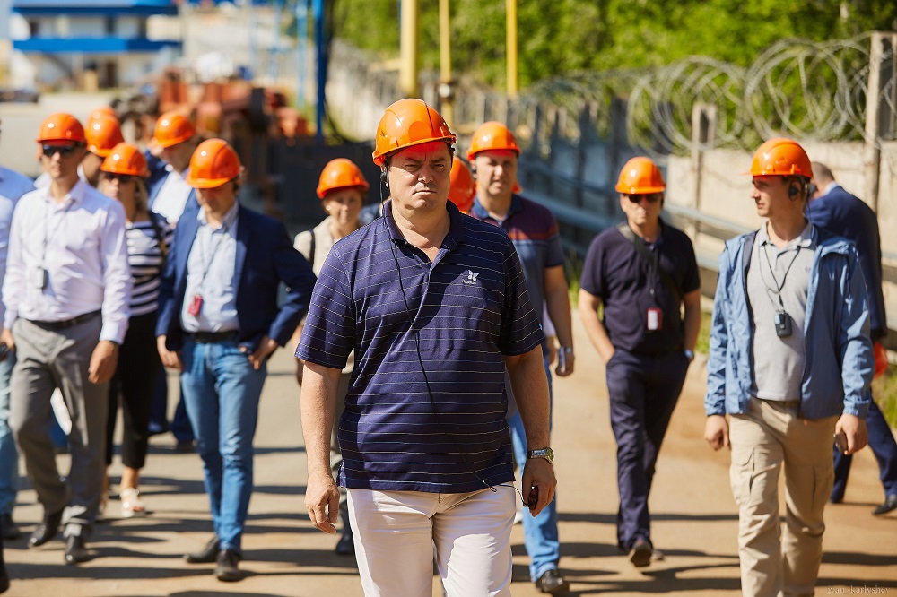 Предложенным заводом. Специализированное Машиностроение Денис.