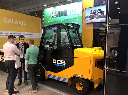 На CeMAT Russia представили электрический погрузчик JCB Teletruk 30-19E с нулевыми выбросами