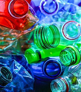 С 1 сентября 2025 года в России запрещены три вида ПЭТ-упаковки