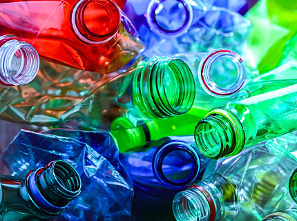 С 1 сентября 2025 года в России запрещены три вида ПЭТ-упаковки